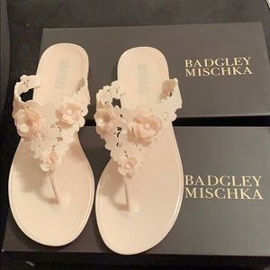 BNIB Badgley Mischka fabulous floral flip flops